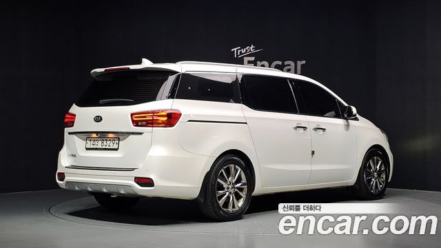 Kia Canival 2019 — photo 2