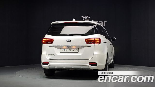 Kia Canival 2019 — photo 4