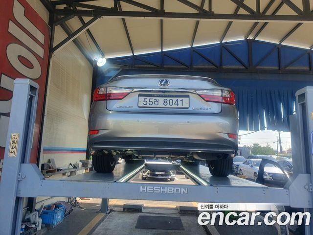 Lexus ES 2017 — photo 2