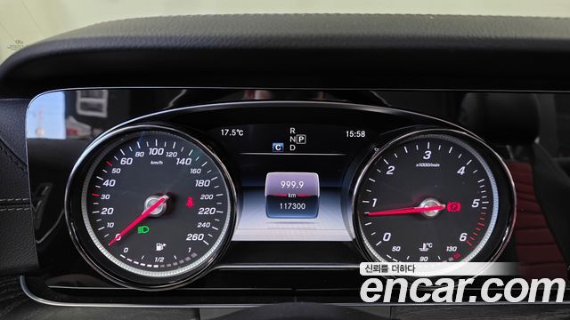 Mercedes-Benz E-Class 2018 — photo 11