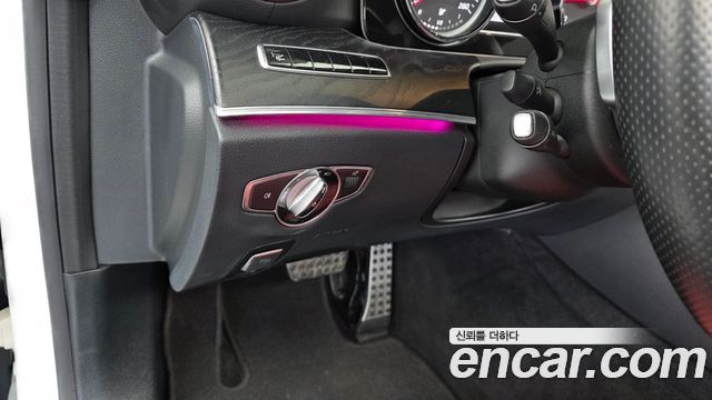 Mercedes-Benz E-Class 2018 — photo 23