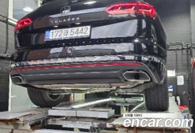 Volkswagen Touareg 2023 — photo 2