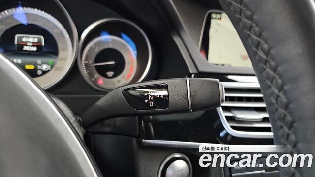 Mercedes-Benz E-Class 2016 — photo 9