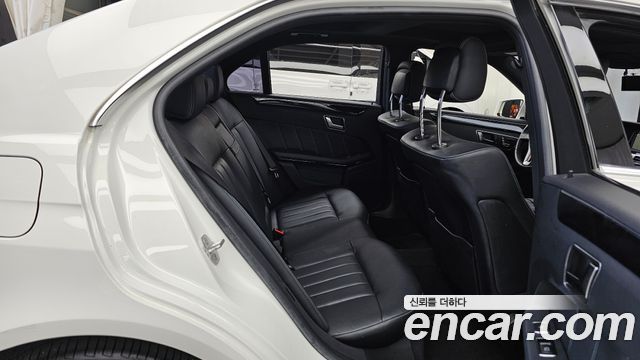 Mercedes-Benz E-Class 2016 — photo 12