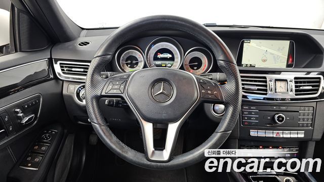 Mercedes-Benz E-Class 2016 — photo 13
