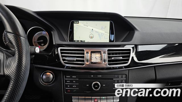 Mercedes-Benz E-Class 2016 — photo 14