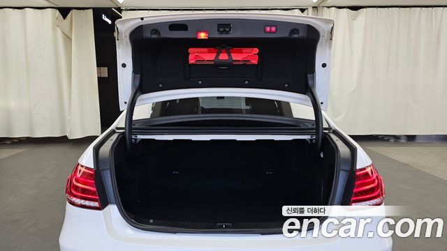 Mercedes-Benz E-Class 2016 — photo 20