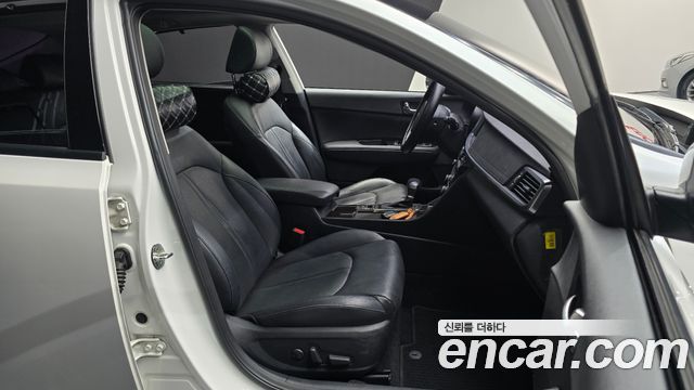 Kia K5 2016 — photo 16