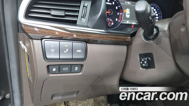Kia K7 2018 — photo 22