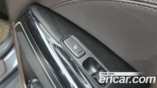 Kia K7 2018 — photo 24