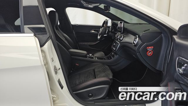 Mercedes-Benz CLA-Class 2018 — photo 17