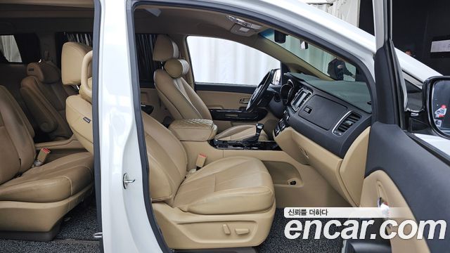 Kia Canival 2019 — photo 17