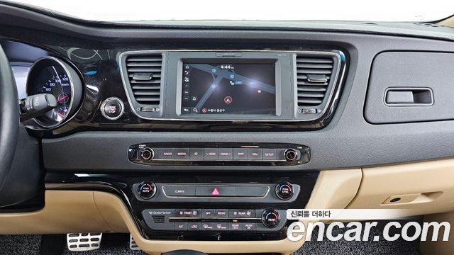 Kia Canival 2019 — photo 20