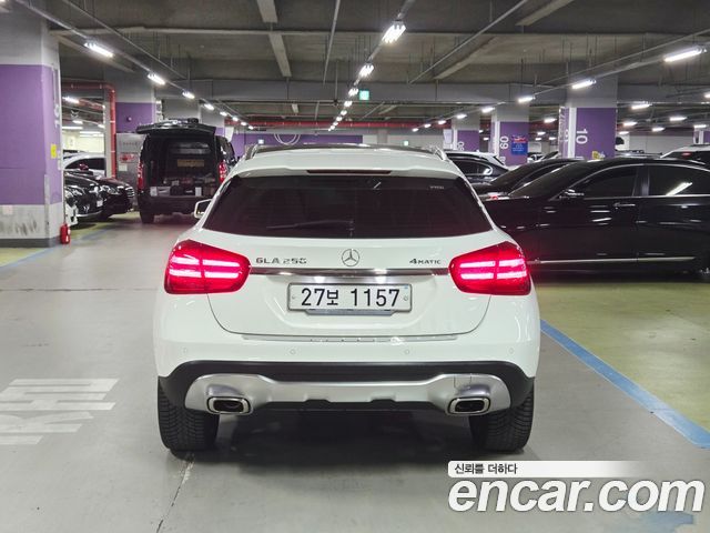 Mercedes-Benz GLA-Class 2018 — photo 2