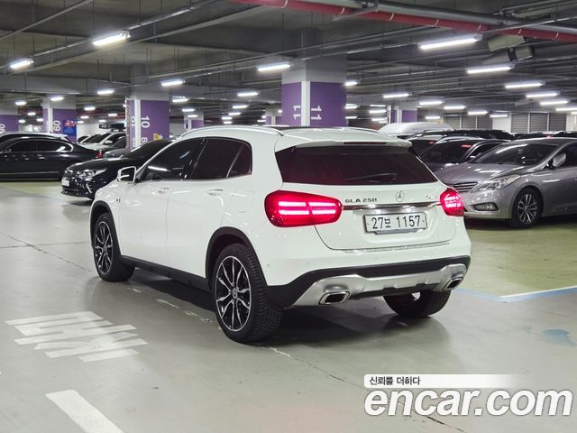 Mercedes-Benz GLA-Class 2018 — photo 4