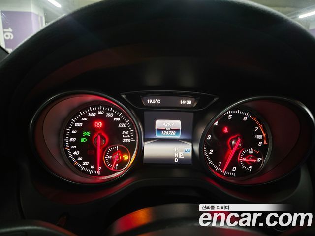 Mercedes-Benz GLA-Class 2018 — photo 8