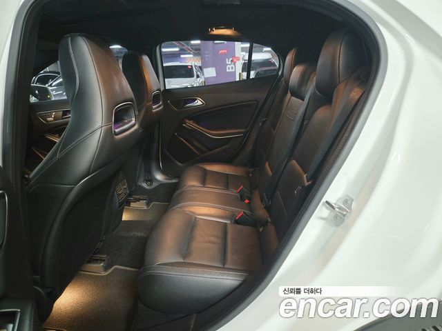 Mercedes-Benz GLA-Class 2018 — photo 11