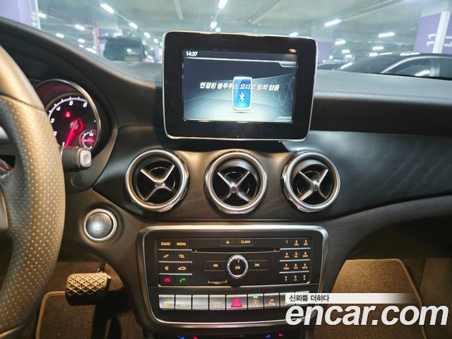 Mercedes-Benz GLA-Class 2018 — photo 13