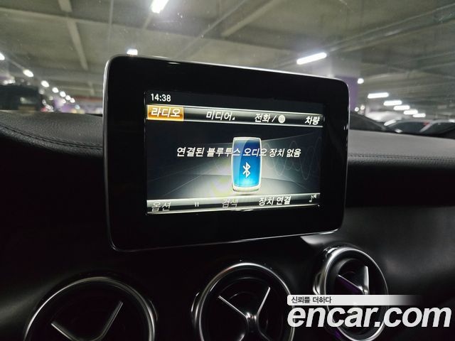Mercedes-Benz GLA-Class 2018 — photo 14