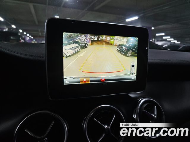 Mercedes-Benz GLA-Class 2018 — photo 15