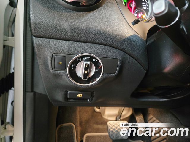 Mercedes-Benz GLA-Class 2018 — photo 16
