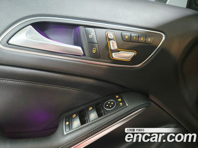Mercedes-Benz GLA-Class 2018 — photo 17