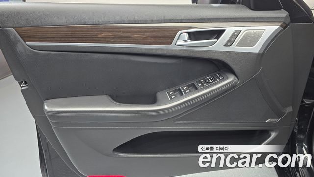 Genesis G80 2017 — photo 14
