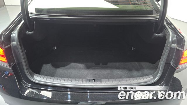 Genesis G80 2017 — photo 28