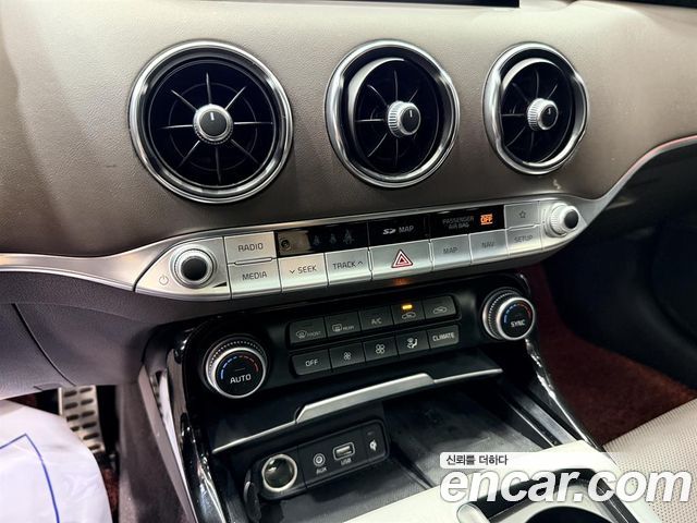 Kia Stinger 2019 — photo 8