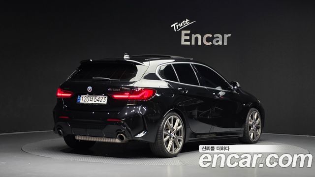BMW 1-Series 2023 — photo 2