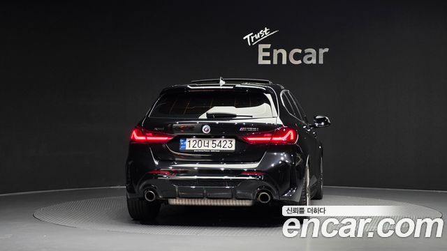 BMW 1-Series 2023 — photo 4