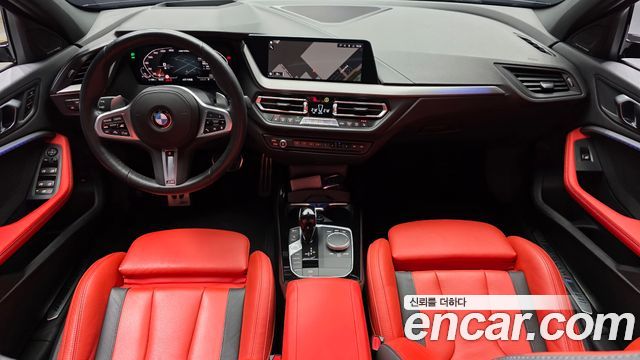 BMW 1-Series 2023 — photo 10