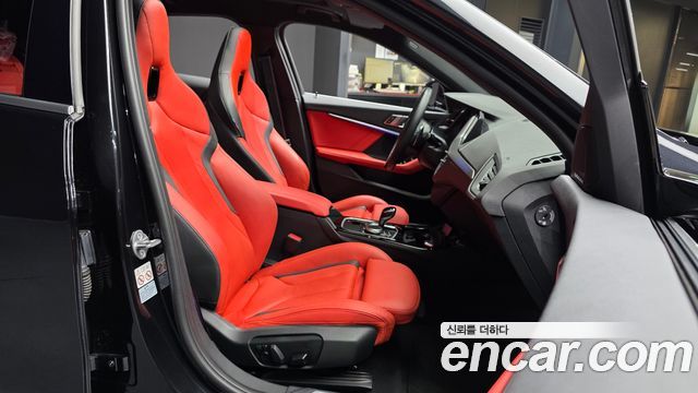 BMW 1-Series 2023 — photo 17
