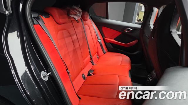 BMW 1-Series 2023 — photo 18