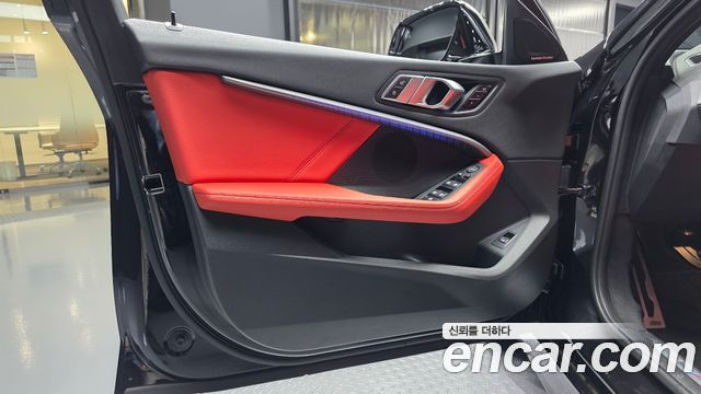 BMW 1-Series 2023 — photo 14