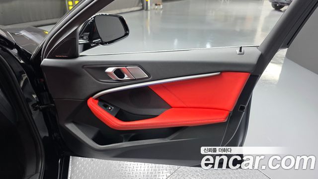 BMW 1-Series 2023 — photo 15