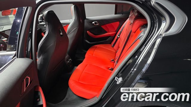 BMW 1-Series 2023 — photo 16