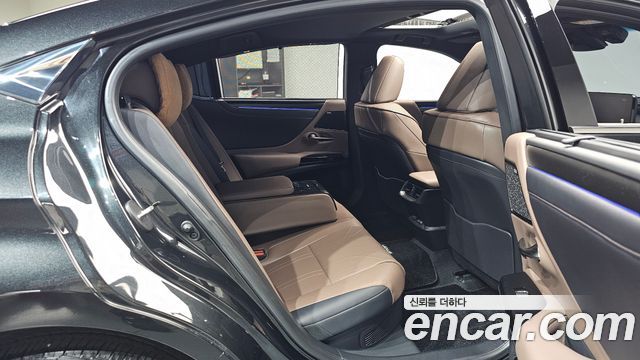 Lexus ES 2024 — photo 17