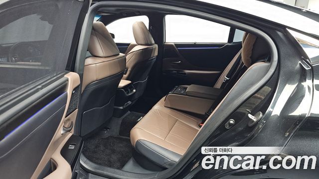Lexus ES 2024 — photo 18