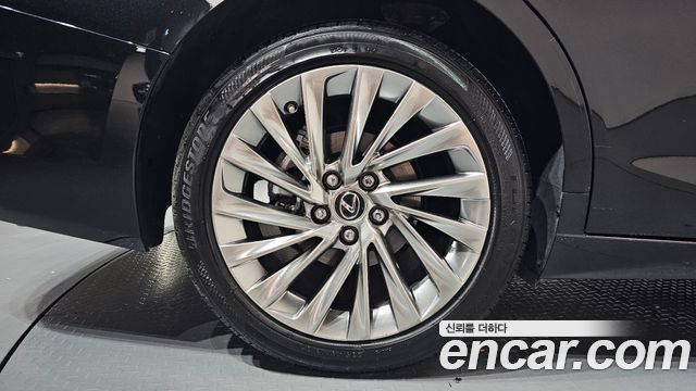 Lexus ES 2024 — photo 7