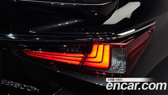 Lexus ES 2024 — photo 9