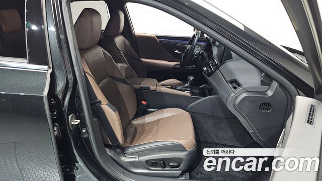 Lexus ES 2024 — photo 16