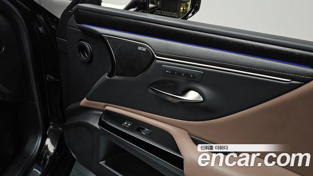 Lexus ES 2024 — photo 31