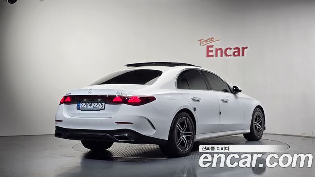 Mercedes-Benz E-Class 2025 — photo 2