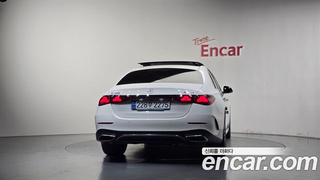 Mercedes-Benz E-Class 2025 — photo 4