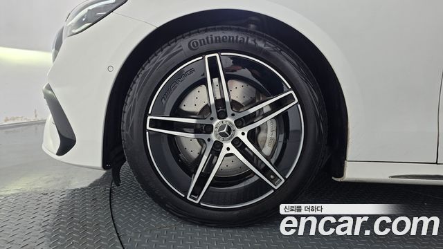 Mercedes-Benz E-Class 2025 — photo 5