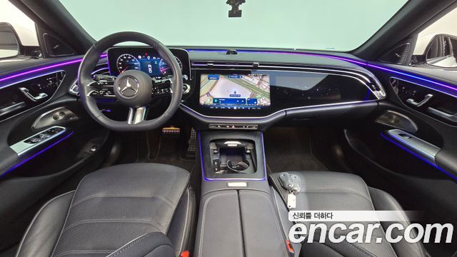 Mercedes-Benz E-Class 2025 — photo 10
