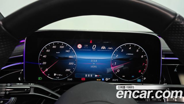 Mercedes-Benz E-Class 2025 — photo 11