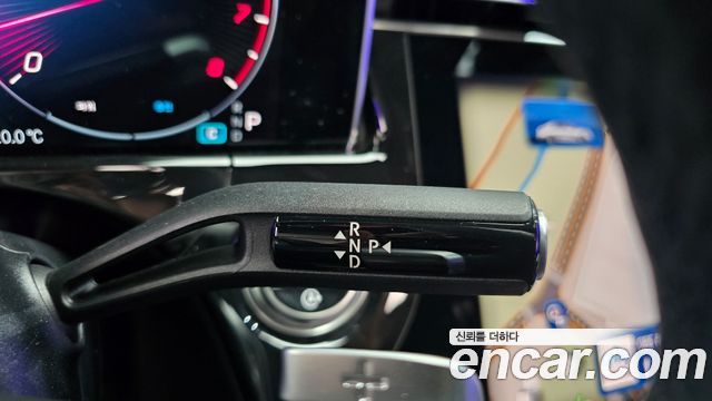 Mercedes-Benz E-Class 2025 — photo 12