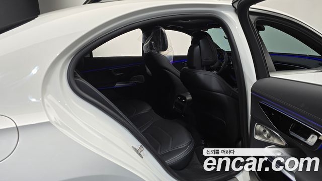Mercedes-Benz E-Class 2025 — photo 17